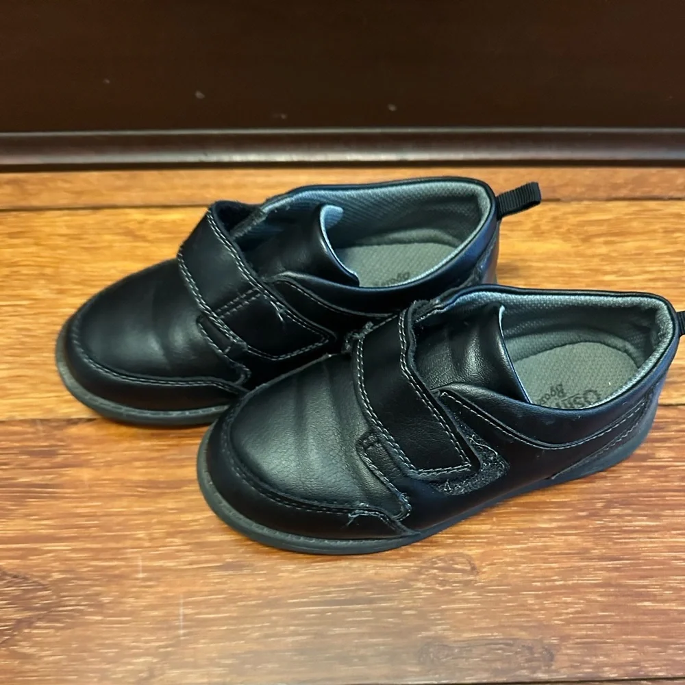 Osh Kosh boys shoes